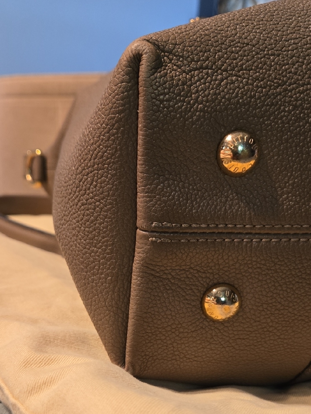 Vuittion Monogram Empreinte Hobo. - Picture 6 of 10